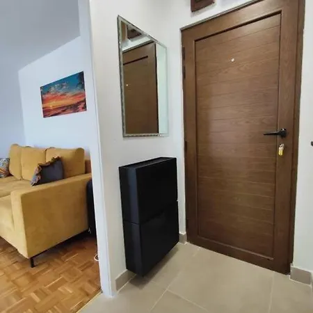 1-br Highway W/ Free Parking Rijeka