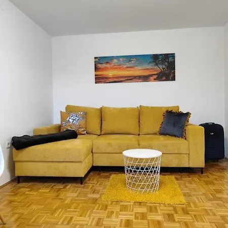 1-br Highway W/ Free Parking Rijeka